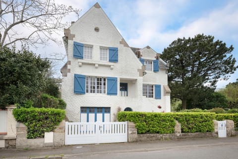Property building, Facade/entrance, Off site