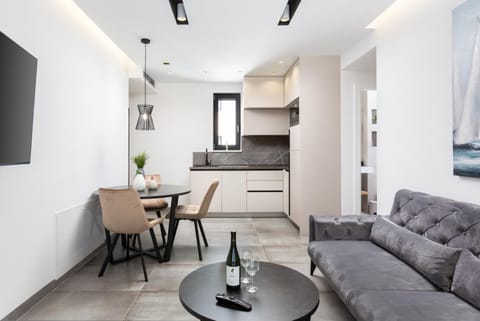 Kitchen or kitchenette, Living room, Seating area, Dining area