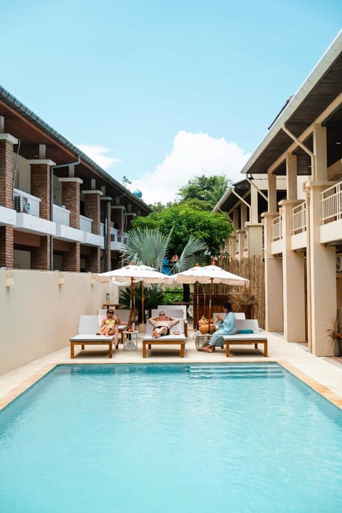 Swimming pool