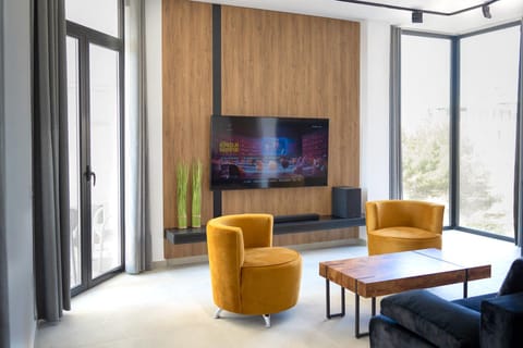 Communal lounge/ TV room, TV and multimedia, Living room, Seating area
