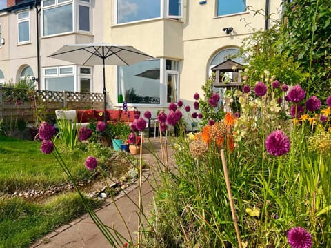 Liverpool - Cosy Jazzy Beach Home! House in England