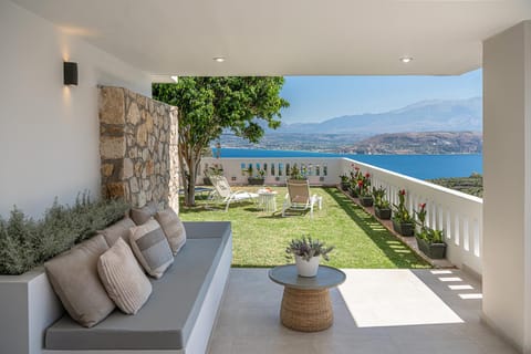 Day, Natural landscape, Garden, View (from property/room), Seating area, Garden view, Sea view