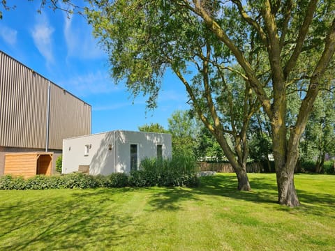 Property building, Garden, Balcony/Terrace