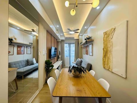TV and multimedia, Living room, Seating area, Dining area, air conditioner