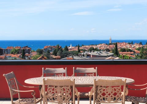 Day, Balcony/Terrace, On site, City view, Landmark view, Mountain view, Sea view, Street view, Sunrise