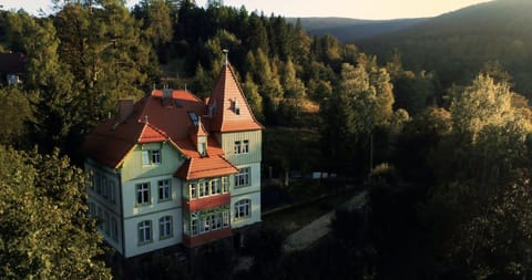 Property building, Nearby landmark, Spring, Day, Natural landscape, Bird's eye view, Mountain view