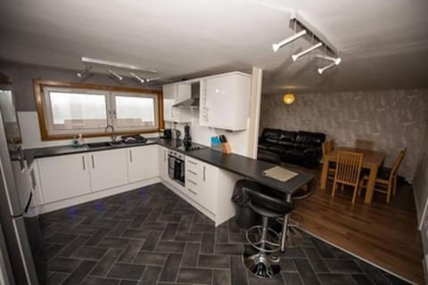 Isla's Mountain View Apartment in Fort William