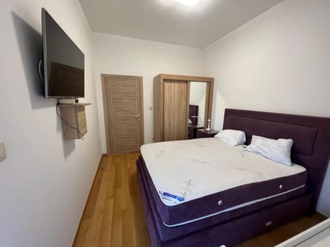 Communal lounge/ TV room, Bed, TV and multimedia, Photo of the whole room, Bedroom, towels