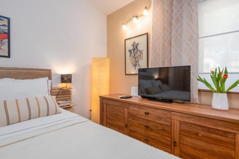 Communal lounge/ TV room, Bed, TV and multimedia, Evening entertainment, Bedroom