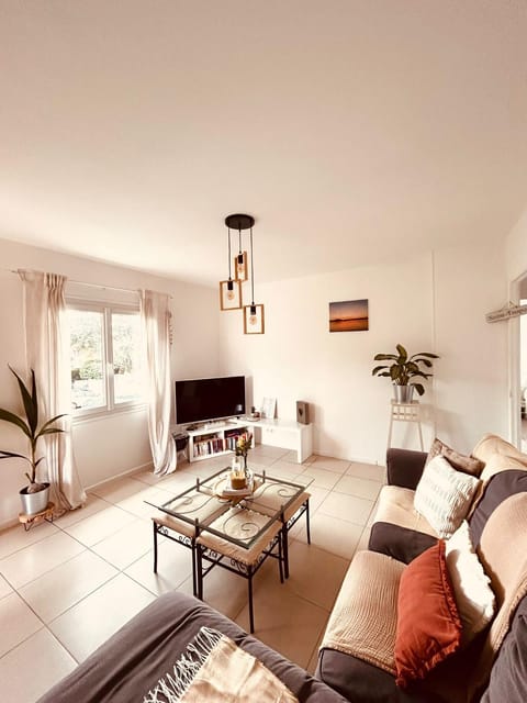 Library, Living room