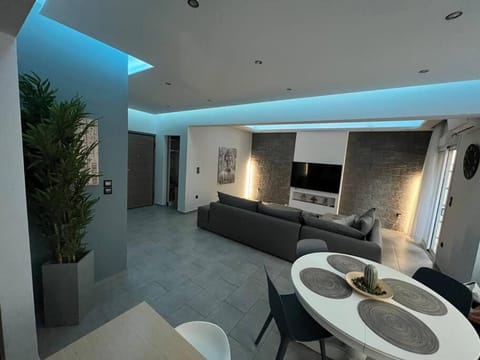 Communal lounge/ TV room, TV and multimedia, Living room, Seating area