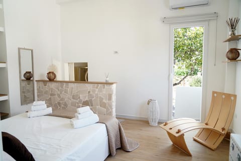 Bed, Photo of the whole room, Bedroom, air conditioner