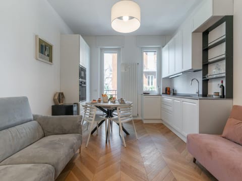 Kitchen or kitchenette, Living room, Seating area, Dining area