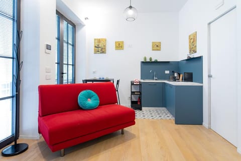 Photo of the whole room, Seating area, kitchen