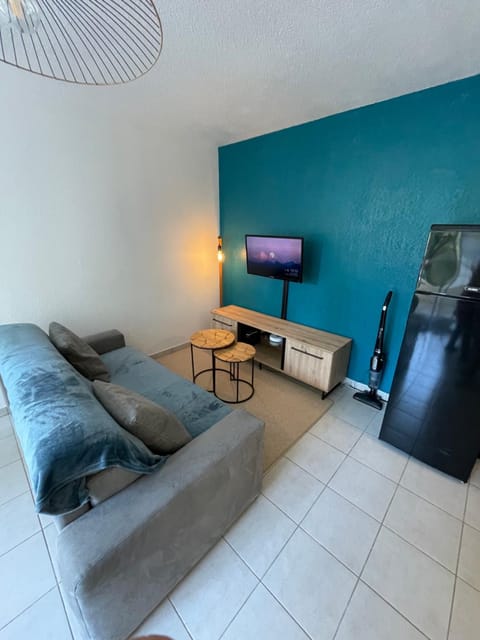 Communal lounge/ TV room, TV and multimedia, Living room, Seating area