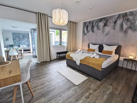 Bed, Living room, Photo of the whole room, Seating area, Dining area, Bedroom, towels