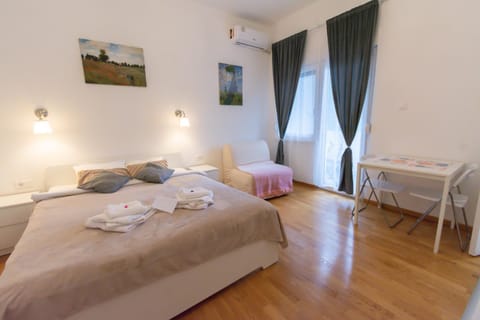 Bed, Bedroom, towels, air conditioner