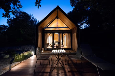 Property building, Patio, Balcony/Terrace