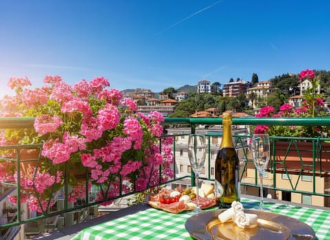 View (from property/room), Balcony/Terrace, City view, Mountain view
