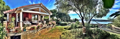 Property building, Facade/entrance, Day, Garden, Other, Decorative detail, Floor plan