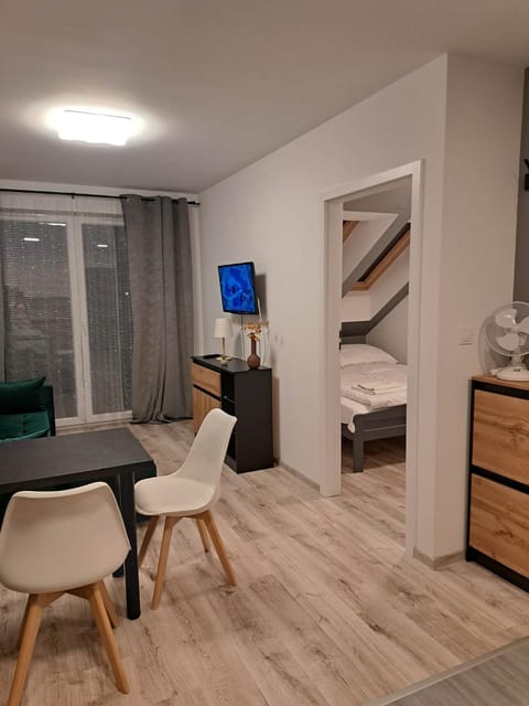 TV and multimedia, Living room, Photo of the whole room, Seating area, hair dresser