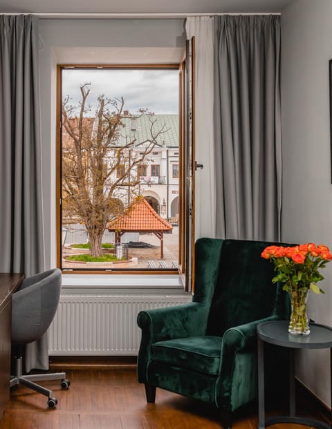 Natural landscape, Living room, Seating area, City view, City view