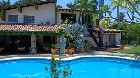 Swimming pool, Breakfast