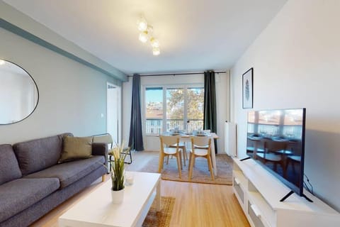 Appartement 4 chambres 8 couchages avec extérieur Apartment in Marseille