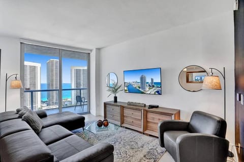 Sky-High Spacious Ocean View Condo 4 BDRS 3 BATH House in Hallandale Beach