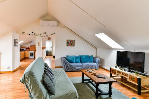 TV and multimedia, Living room, Seating area
