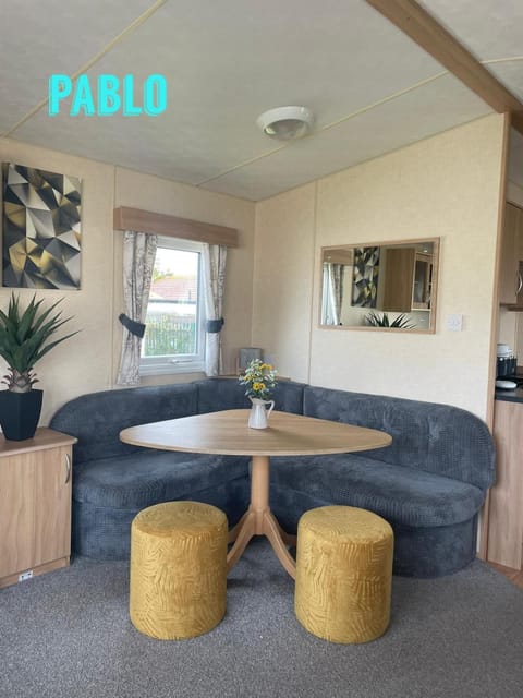 Towyn six berth en suite caravan Apartment in Towyn