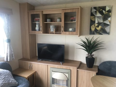 Towyn six berth en suite caravan Apartment in Towyn