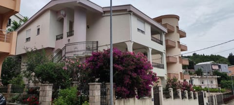 Apartmani Vedrana Apartment in Montenegro