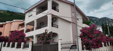 Apartmani Vedrana Apartment in Montenegro