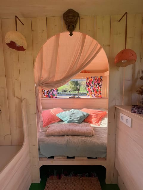 Camping Les Ronds Duval face aux îles anglo-normandes Campground/ 
RV Resort in Normandy