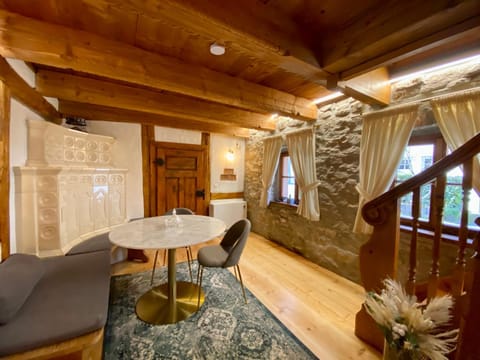 Seating area, Dining area