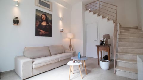 Communal lounge/ TV room, Facade/entrance, TV and multimedia