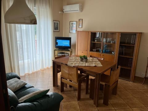 TV and multimedia, Living room, Dining area, Evening entertainment