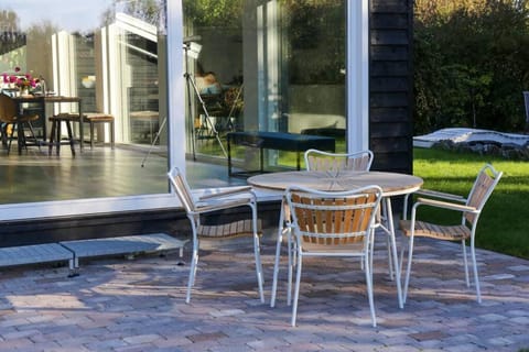 Patio, Day, Garden, Balcony/Terrace, Seating area, Dining area, Garden view