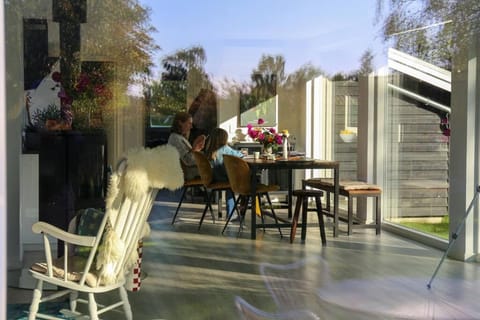 Day, Seating area, Dining area