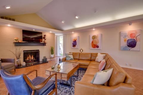 Mid-Century Modern Home with Fire Pit and Gas Grill! House in Amarillo