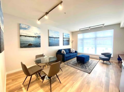 Perfect Brand New Condo In The Heart of Sidney Apartment hotel in Sidney