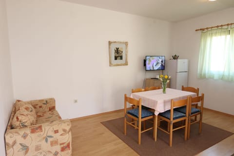TV and multimedia, Living room, Dining area