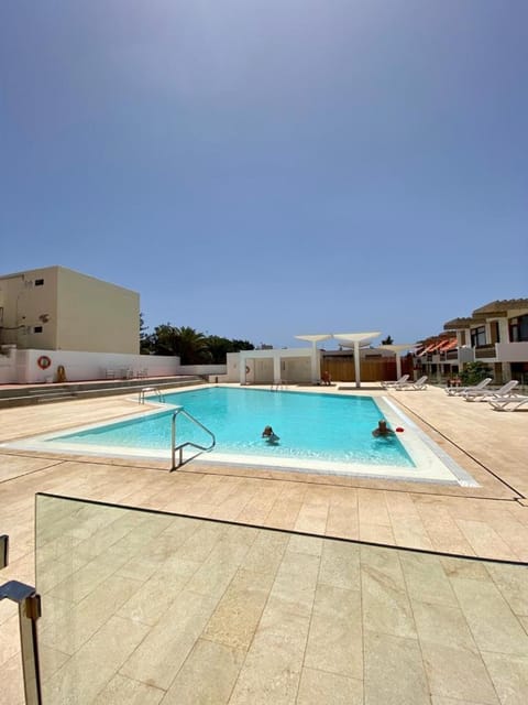 Day, Swimming pool, sunbed