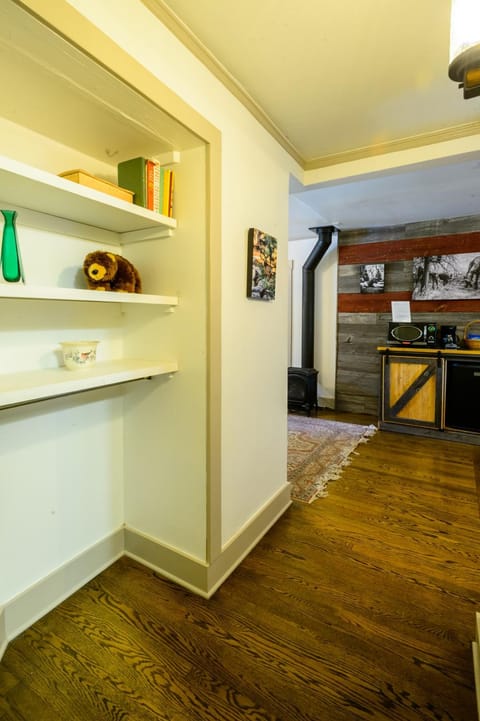 Kitchen or kitchenette, Decorative detail