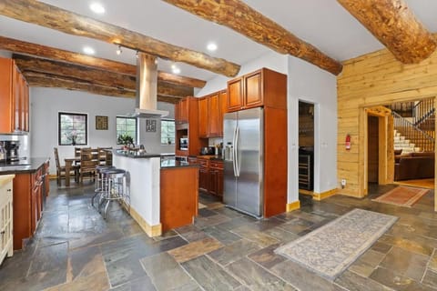 Spacious 7BR Lodge with Hot Tub Sauna and Mtn Views House in Blue River