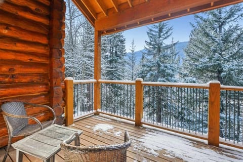 Spacious 7BR Lodge with Hot Tub Sauna and Mtn Views House in Blue River