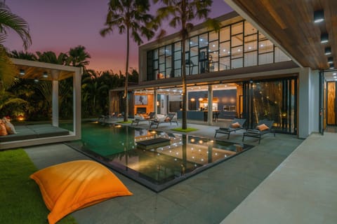 Night, Garden, Living room, Pool view, sunbed