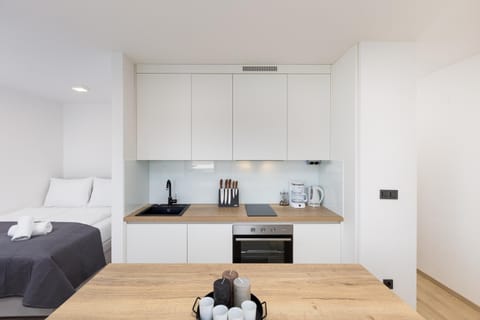 Bed, Kitchen or kitchenette, Photo of the whole room, pet friendly, stove, toaster