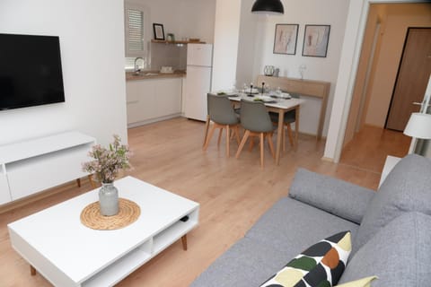 Living room, Dining area, kitchen